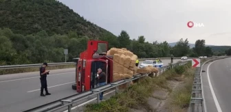 Karabük'te saman yüklü kamyon devrildi, 1 kişi yaralandı