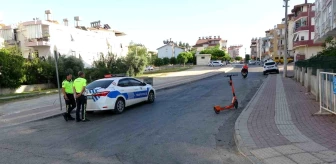 Antalya'da elektrikli scooter ile motosiklet çarpıştı: Genç kız yaralandı