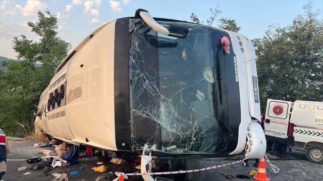 Son Dakika: Denizli'de tır, seyir halindeki yolcu otobüsüne çarptı: 6 ölü, 43 yaralı