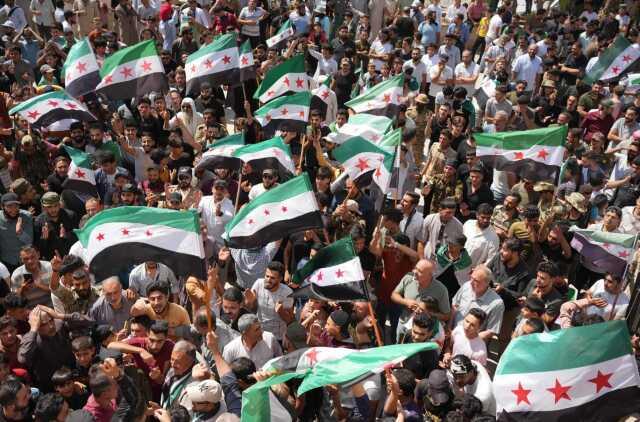 Suriye'de hükümet karşıtı protestolar yayılıyor! Kalabalıkların ağzında 'Esad istifa' sloganları var