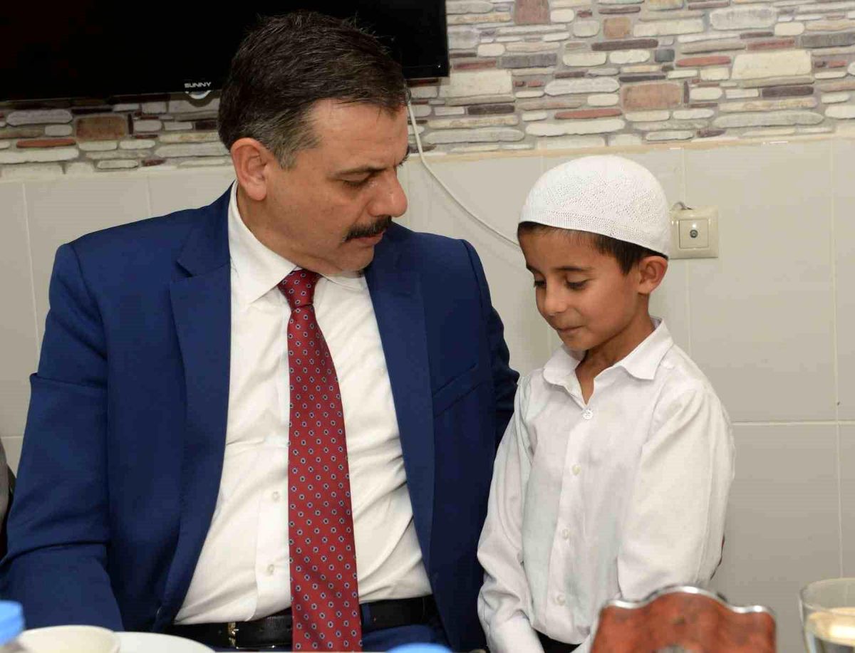 Erzurum Valisi Mustafa Çiftçi, Palandöken Müftülüğü Yenişehir Erkek Yatılı Kur'an Kursunu ziyaret etti