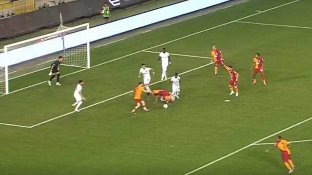 Yok artık Kerem! Attığı gol iptal oldu peşine bir tane daha attı