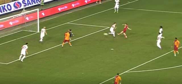 Yok artık Kerem! Attığı gol iptal oldu peşine bir tane daha attı