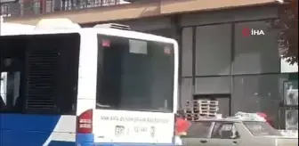 Ankara'da Yolda Kalan Araç İtme Olayı