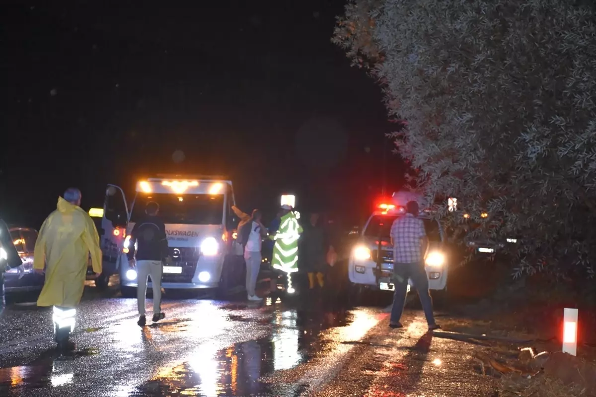 Aksaray'da Kuvvetli Yağış Sonucu Oluşan Selde Mahsur Kalan 13 Kişi Kurtarıldı