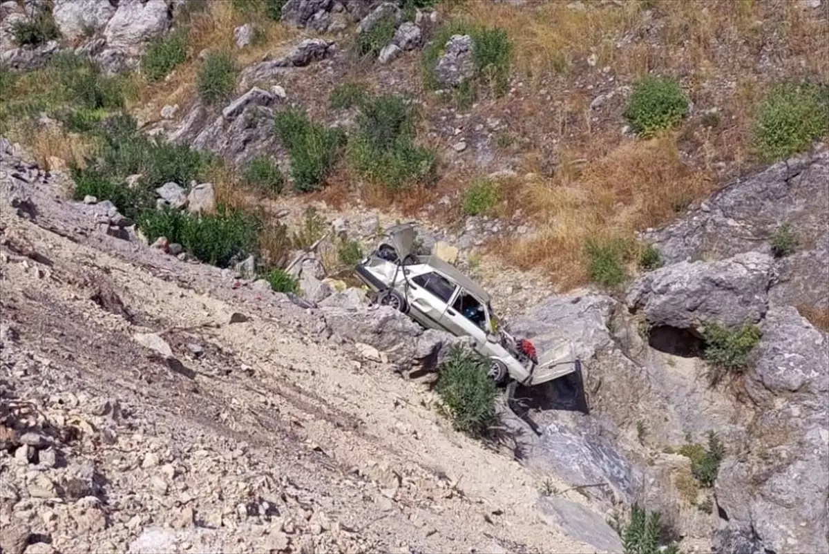 Alanya'da otomobil uçuruma devrildi, 1 kişi yaralandı