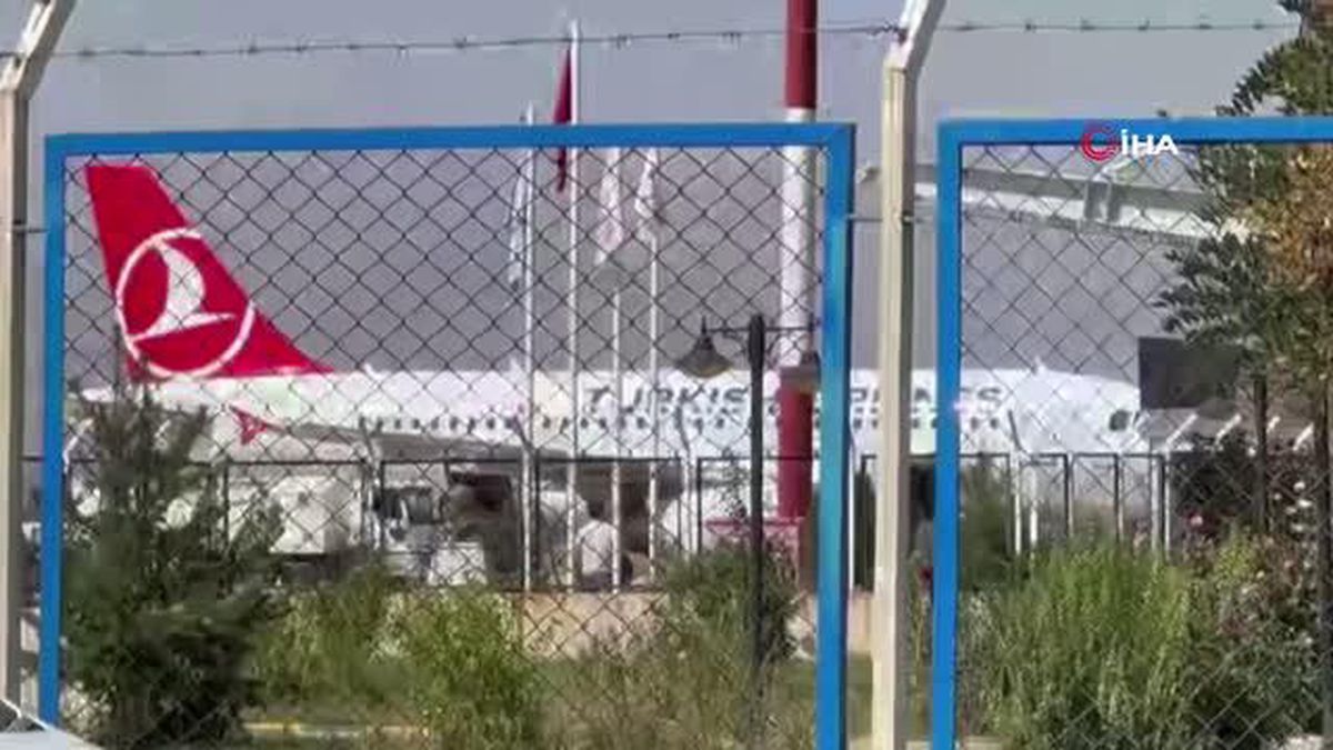 Beylikdüzü'nde bıçaklı saldırı sonucu hayatını kaybeden Aydın Karay, Yüksekova'da toprağa verildi