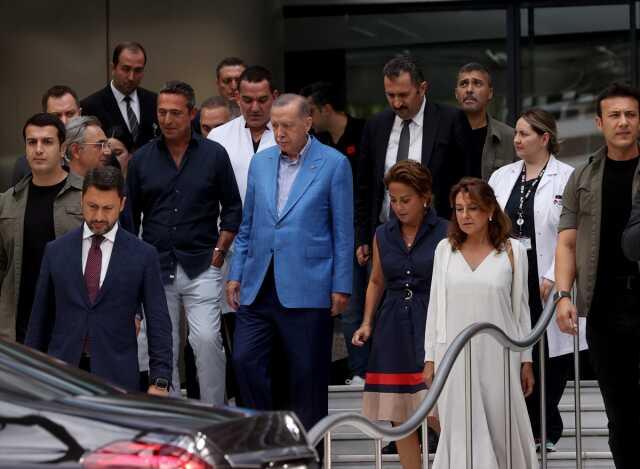 Cumhurbaşkanı Erdoğan, denizde kaza geçiren Sabancı çiftini ziyaret etti Cumhurbaşkanı Erdoğan, denizde kaza geçiren Sabancı çiftini ziyaret etti