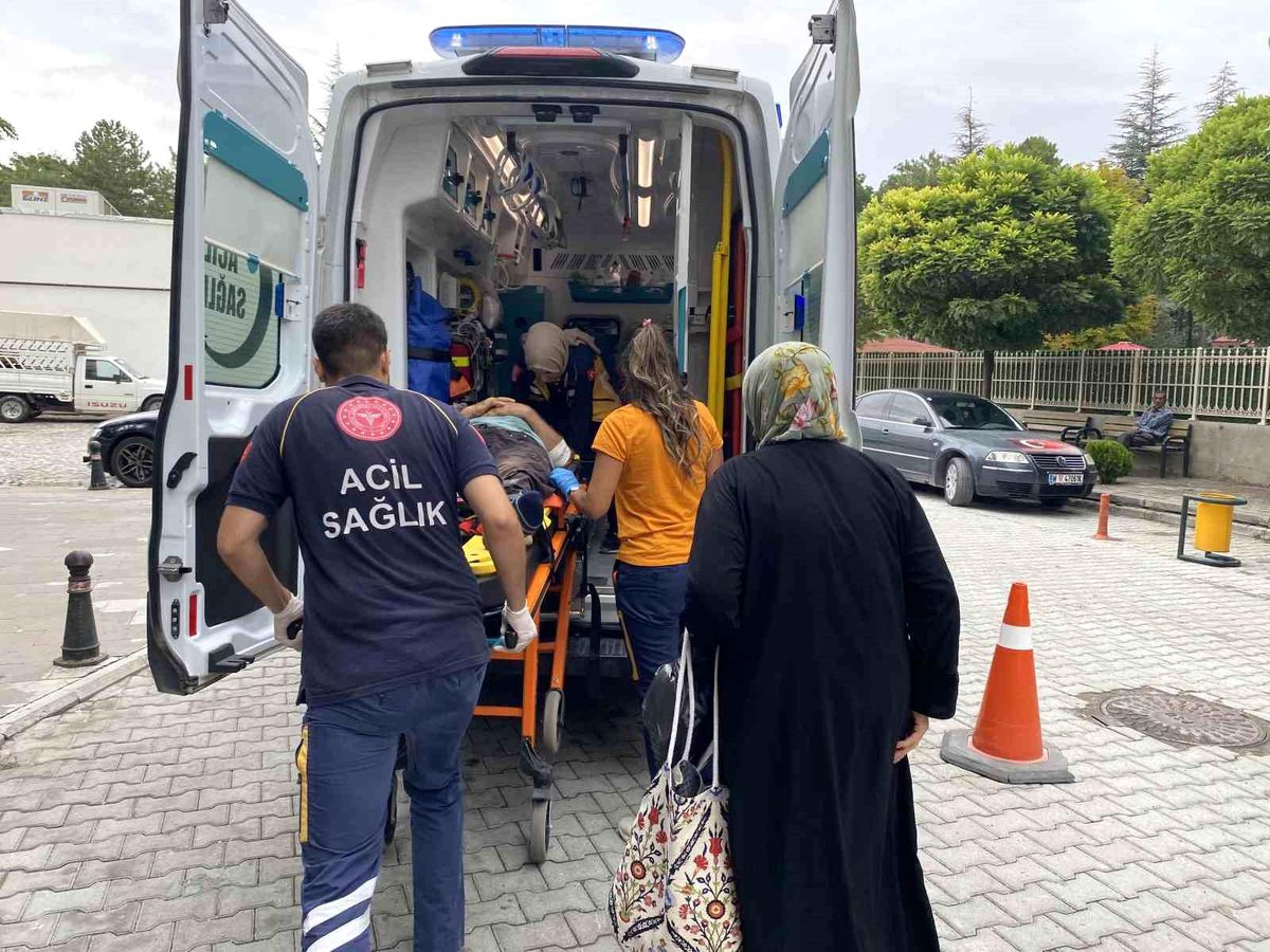 Konya'da evinin duvarında düşme sonucu yaralanan kişi hastaneye kaldırıldı