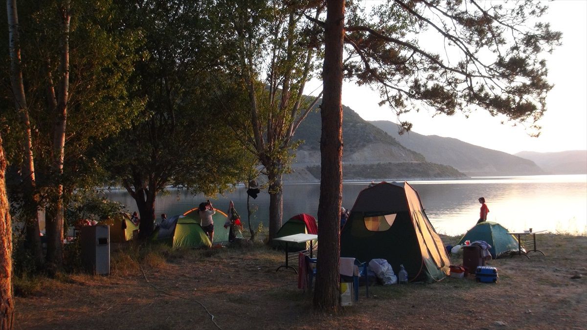 Doğasever Kadınlar Van Gölü'nde Kamp Kurdu