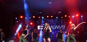 İskilip Belediyesi Dolma Turşu Çilek Festivali'nde Ece Mumay Konseri