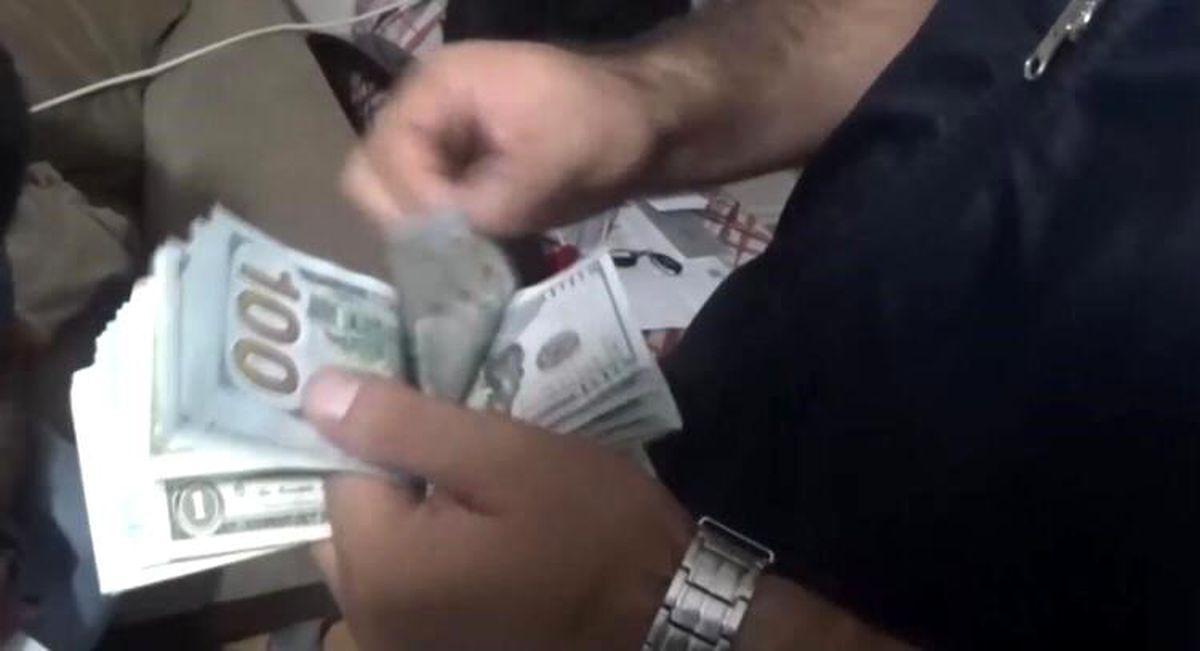 İstanbul'da FETÖ'nün hücre evlerine düzenlenen baskınlarda 5 şüpheli tutuklandı