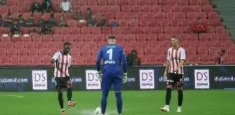 Samsunspor-İstanbulspor maçı sağanak yağış nedeniyle durdu