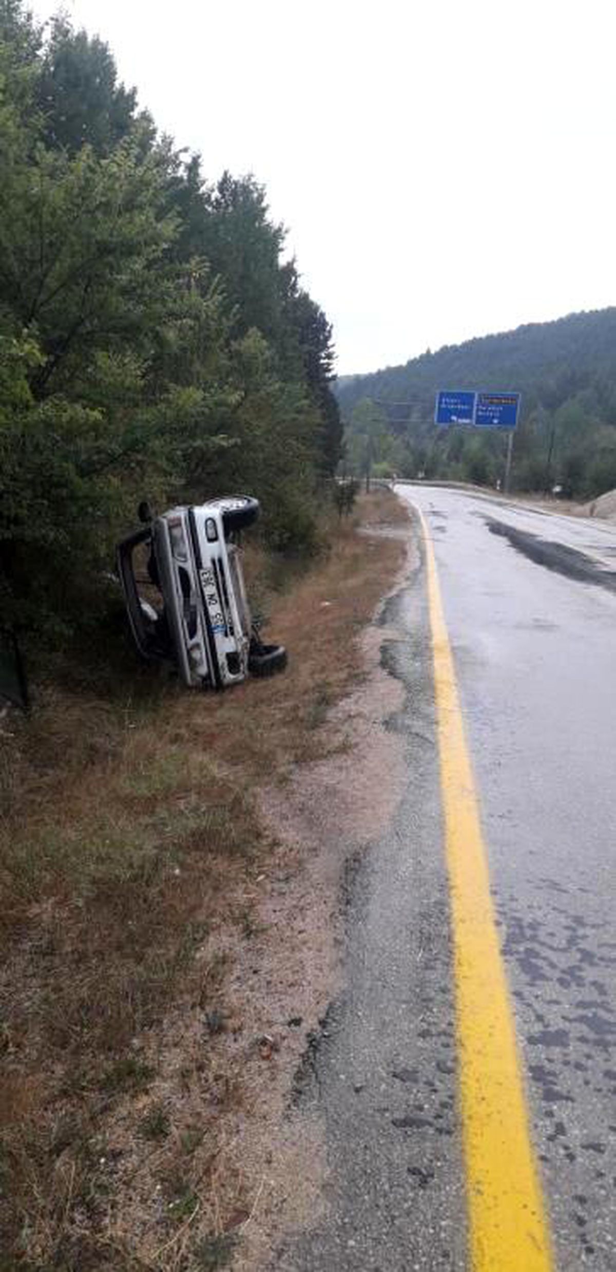 Safranbolu'da otomobil şarampole devrildi, 5 kişi yaralandı