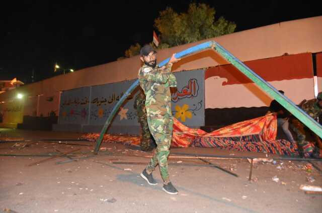 Kerkük'teki ordu binasının KDP'ye verilmesi kararı ertelendi, protestocular eylemlerini sona erdirdi Kerkük'teki ordu binasının KDP'ye verilmesi kararı ertelendi, protestocular eylemlerini sona erdirdi