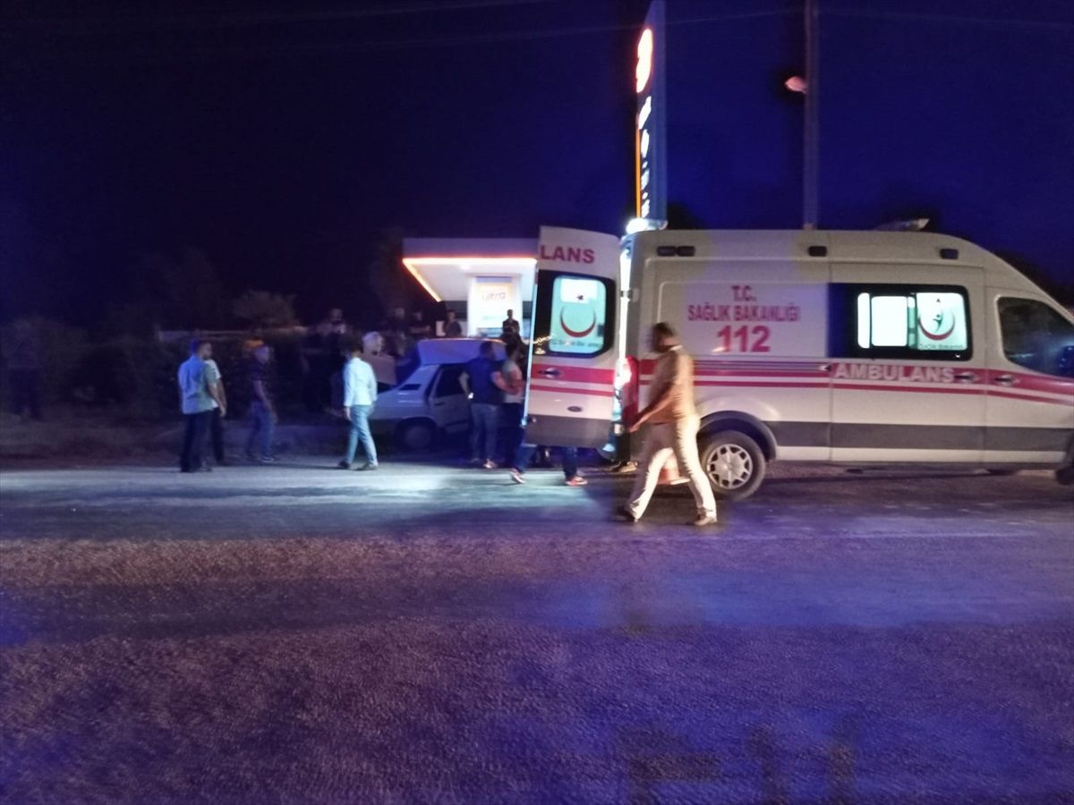 Kadirli'de Otomobil Çarpışması: 8 Yaralı