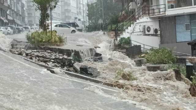 Samsun'da şiddetli yağışlar sonucu sel felaketi yaşandı