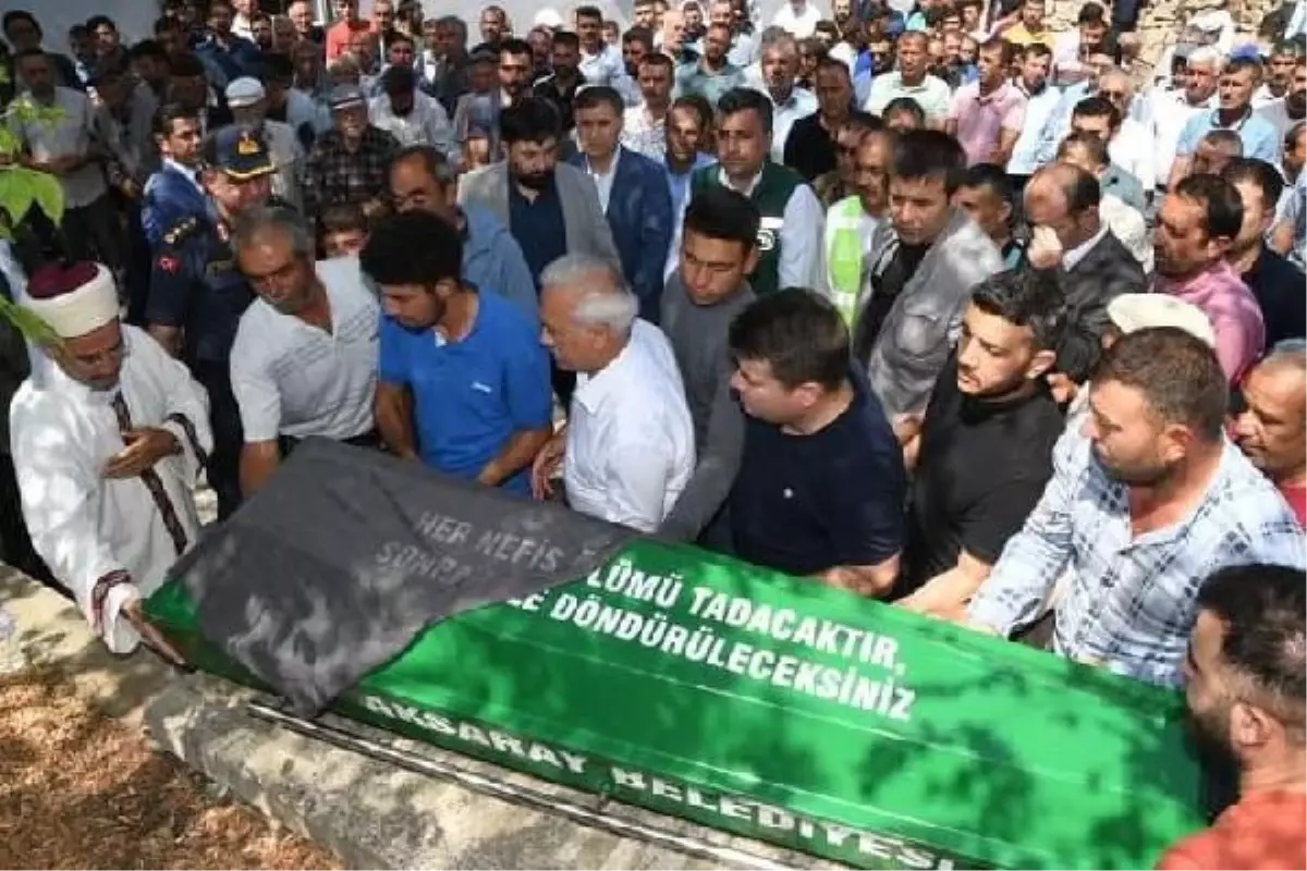 Aksaray'da sel felaketinde hayatını kaybeden 2 çocuk annesi toprağa verildi