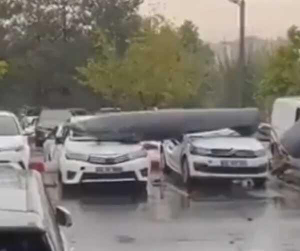 Ankara'da savaş uçağı parçasının otoparka düşme anı saniye saniye kamerada Ankara'da savaş uçağı parçasının otoparka düşme anı saniye saniye kamerada