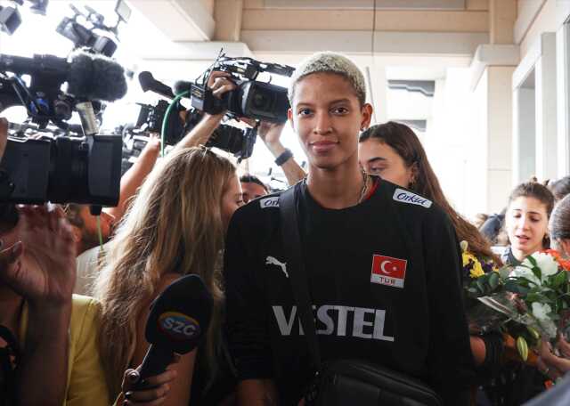 Avrupa Şampiyonu A Milli Kadın Voleybol Takımı yurda döndü Avrupa Şampiyonu A Milli Kadın Voleybol Takımı yurda döndü