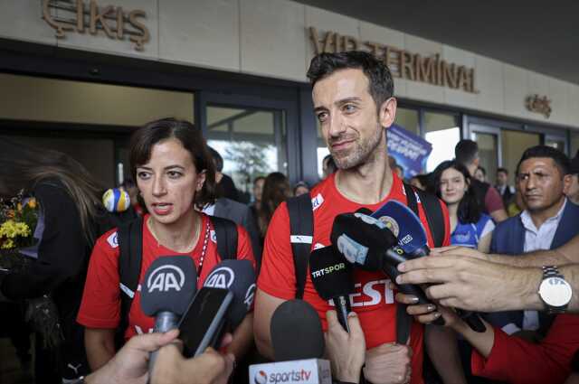 Avrupa Şampiyonu A Milli Kadın Voleybol Takımı yurda döndü Avrupa Şampiyonu A Milli Kadın Voleybol Takımı yurda döndü
