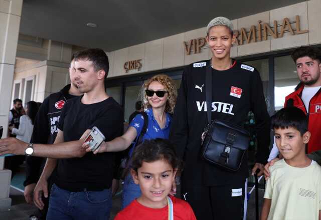 Avrupa Şampiyonu A Milli Kadın Voleybol Takımı yurda döndü Avrupa Şampiyonu A Milli Kadın Voleybol Takımı yurda döndü