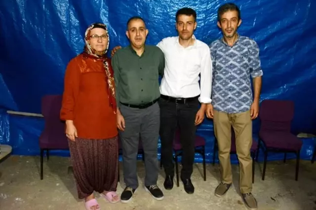 Aynı evden 4 kişi EYT'li oldu! İlk maaşlarıyla bütün köye yemek dağıttılar Aynı evden 4 kişi EYT'li oldu! İlk maaşlarıyla bütün köye yemek dağıttılar