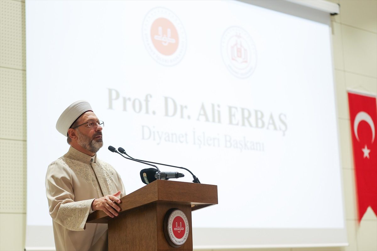 Diyanet İşleri Başkanı Ali Erbaş, İslam'ın ilim ufkuyla eğitim dünyasını güçlendirmenin önemini vurguladı