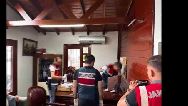 İstanbul'da yüksek kar vaadiyle 5 milyar liralık vurgun yapan 4 kişilik şebeke çökertildi İstanbul'da yüksek kar vaadiyle 5 milyar liralık vurgun yapan 4 kişilik şebeke çökertildi