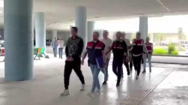 İstanbul'da yüksek kar vaadiyle 5 milyar liralık vurgun yapan 4 kişilik şebeke çökertildi İstanbul'da yüksek kar vaadiyle 5 milyar liralık vurgun yapan 4 kişilik şebeke çökertildi