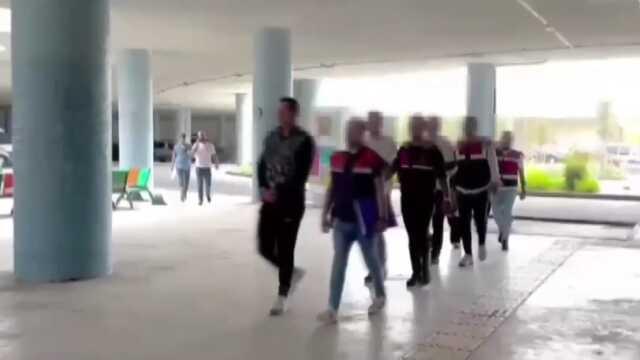 İstanbul'da yüksek kar vaadiyle 5 milyar liralık vurgun yapan 4 kişilik şebeke çökertildi İstanbul'da yüksek kar vaadiyle 5 milyar liralık vurgun yapan 4 kişilik şebeke çökertildi