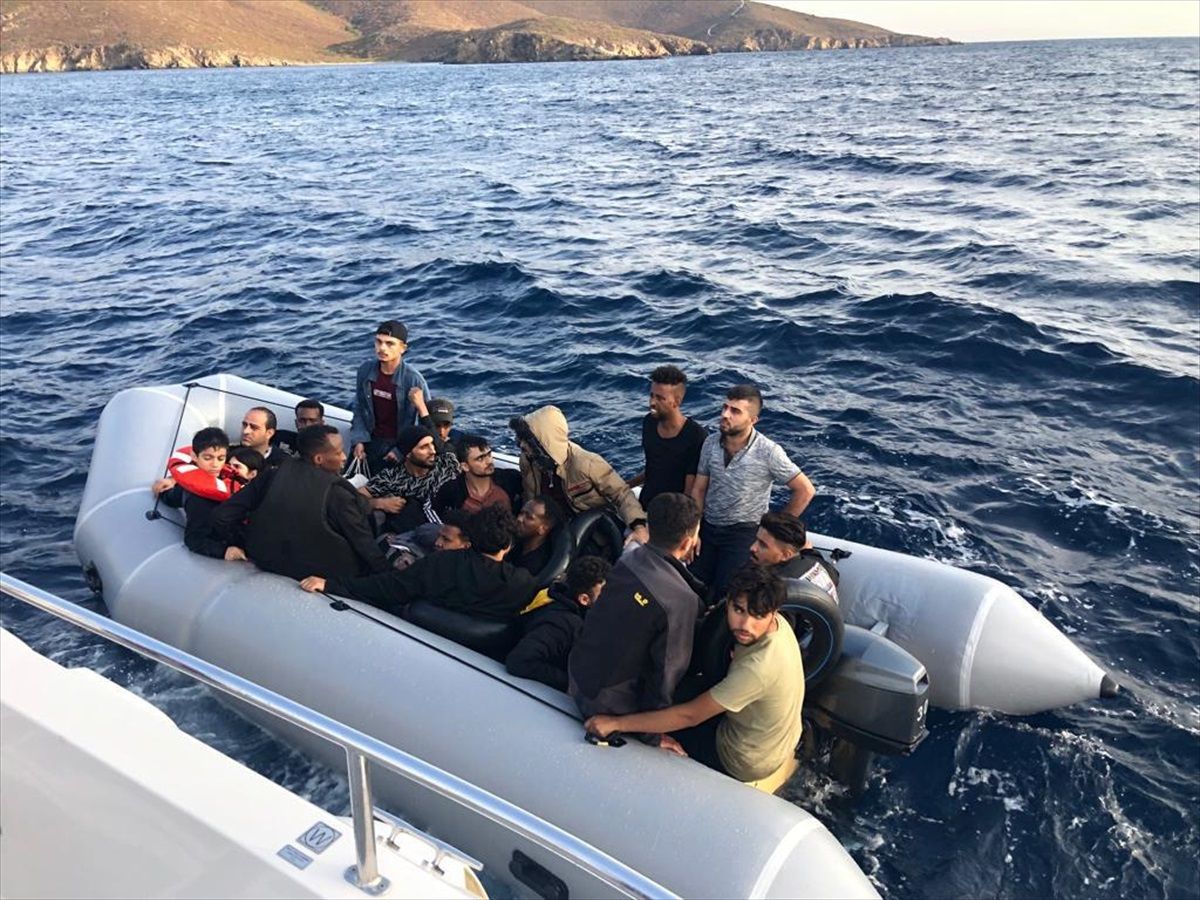 İzmir'de 71 düzensiz göçmen yakalandı