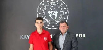 Milli sporcu Mert İbrahim Özel, Atıcılık Gençler Federasyon Kupasında üçüncü oldu