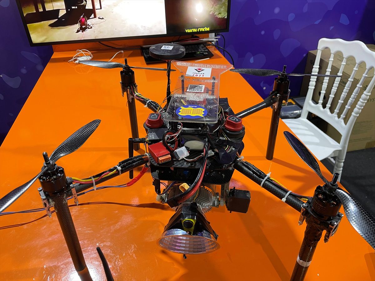 Lise Öğrencileri Mobil Aydınlatma Dronu Geliştirdi