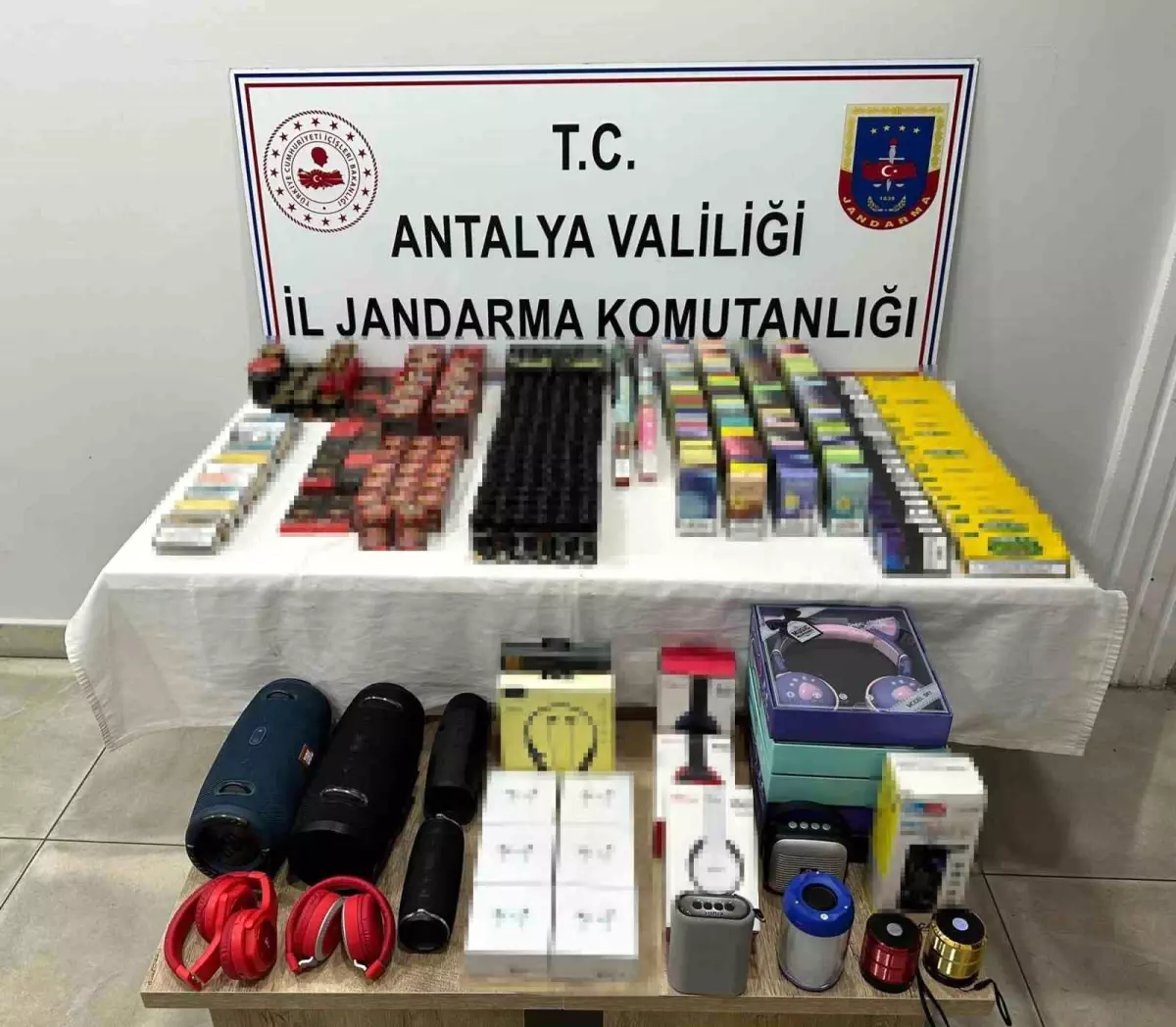 Manavgat'ta Kaçak Sigara Operasyonu: 60 Paket Kaçak Sigara ve 70 Ginseng Ele Geçirildi