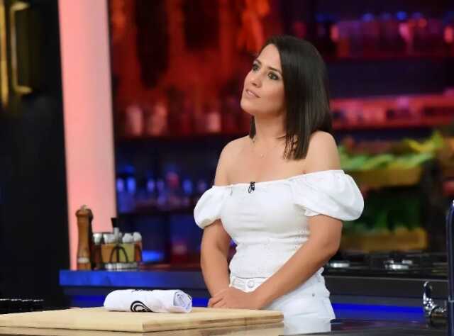 MasterChef Azize'nin değişimi izleyenleri şaşırttı! Görenler estetik mi yaptırdı diyor! MasterChef Azize'nin değişimi izleyenleri şaşırttı! Görenler estetik mi yaptırdı diyor!