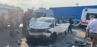 Mersin'de işçi servis minibüsü ile otomobil çarpıştı: 14 yaralı