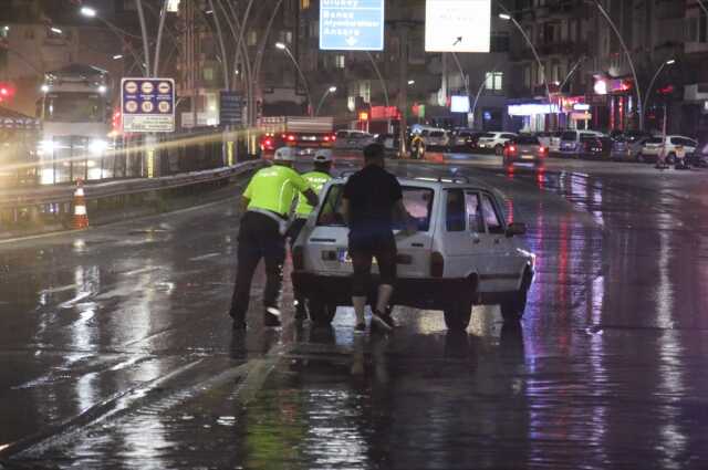 Meteoroloji'nin uyarısı sonrası Uşak'ta yollar adeta göle döndü
