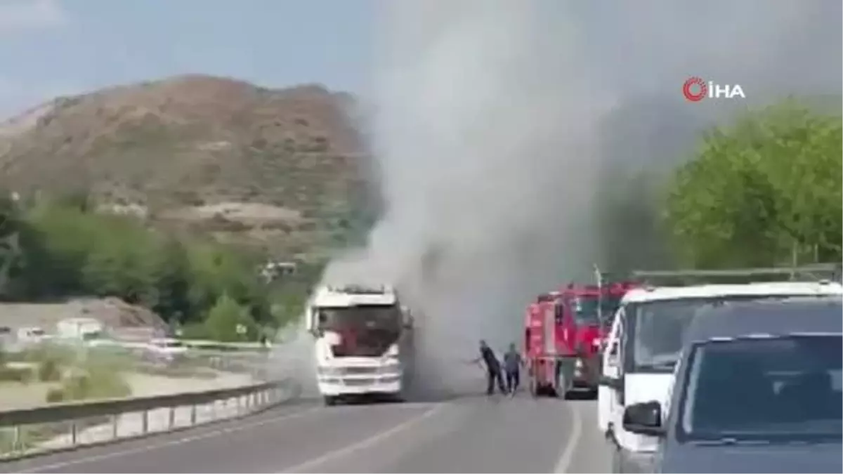 Osmaniye'de seyir halindeki tırın kupasında çıkan yangın söndürüldü