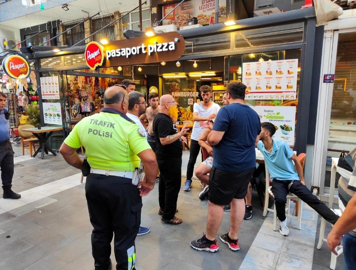Kuşadası'nda trafiğe kapalı alanda kavga: 2 yaralı, 1 gözaltı