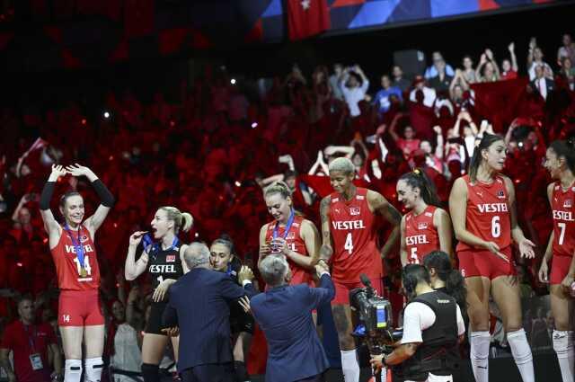 Türk spor tarihinde bir ilk! Dünya basını, Filenin Sultanları'nın şampiyonluğunu böyle gördü