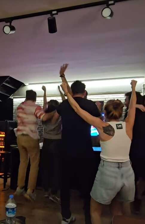 Ünlü isimler, Filenin Sultanlarının şampiyonluğunu kutlarken heyecandan yerinde duramadı Ünlü isimler, Filenin Sultanlarının şampiyonluğunu kutlarken heyecandan yerinde duramadı