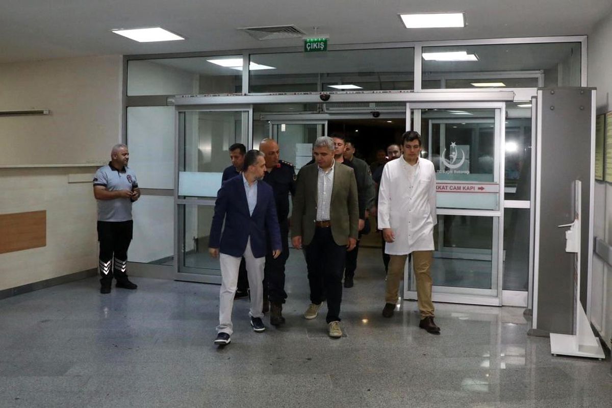 Vali Aslan, fındık işçilerini hastanede ziyaret etti