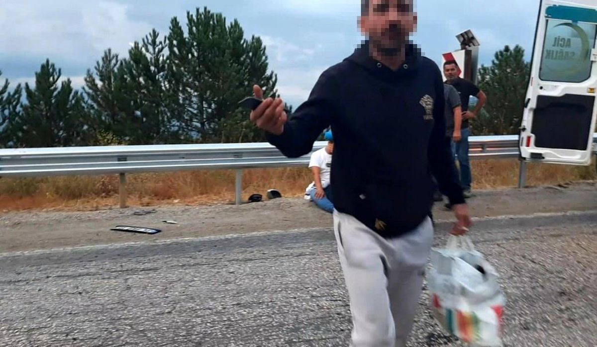 Mudurnu'da kafa kafaya çarpışan otomobillerde 1 yaralı