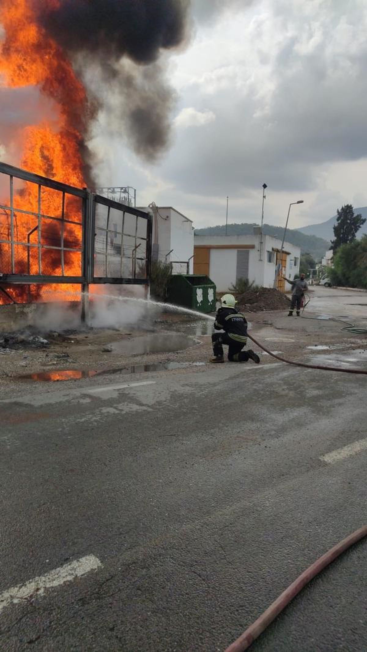 Bodrum'da Yıldırım Düşmesiyle Yangın Çıktı