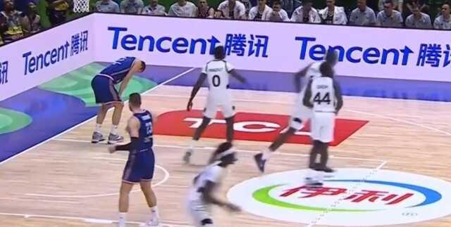 Dünya Kupası'nda yürek yakan sakatlık! Sırp basketbolcu Borisa Simanic'in böbreği ameliyatla alındı Dünya Kupası'nda yürek yakan sakatlık! Sırp basketbolcu Borisa Simanic'in böbreği ameliyatla alındı