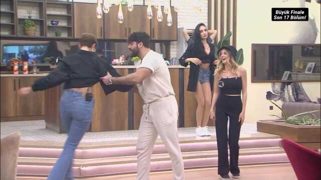 Kısmetse Olur'da Burak, kamera karşısında Şeyda'ya şiddet uyguladı