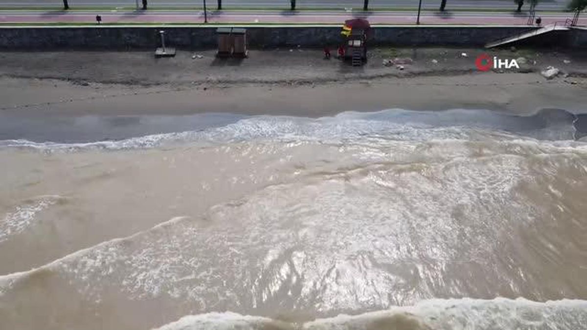 Ordu'da denizin rengi çamura bulandı