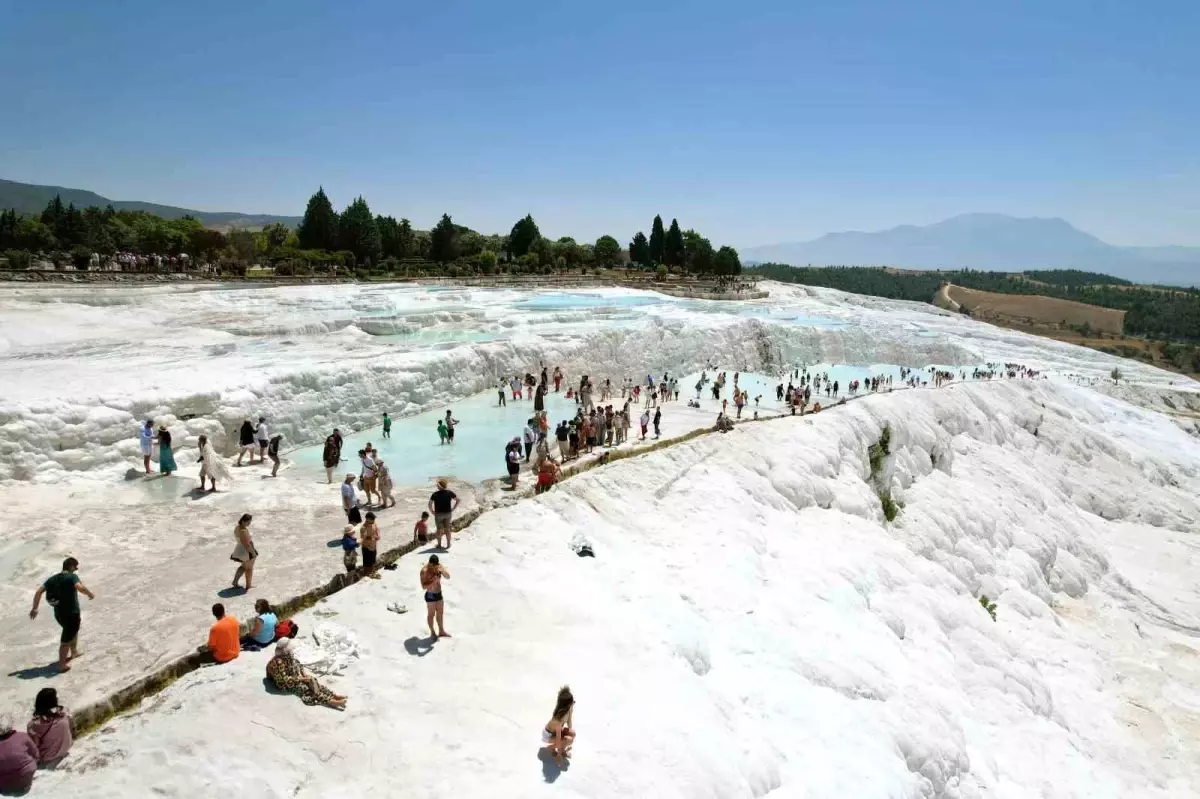 Pamukkale'de Turist Sayısı Artıyor