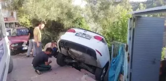 Elazığ'da Otomobil Yağmur Suyu Kanalına Düştü